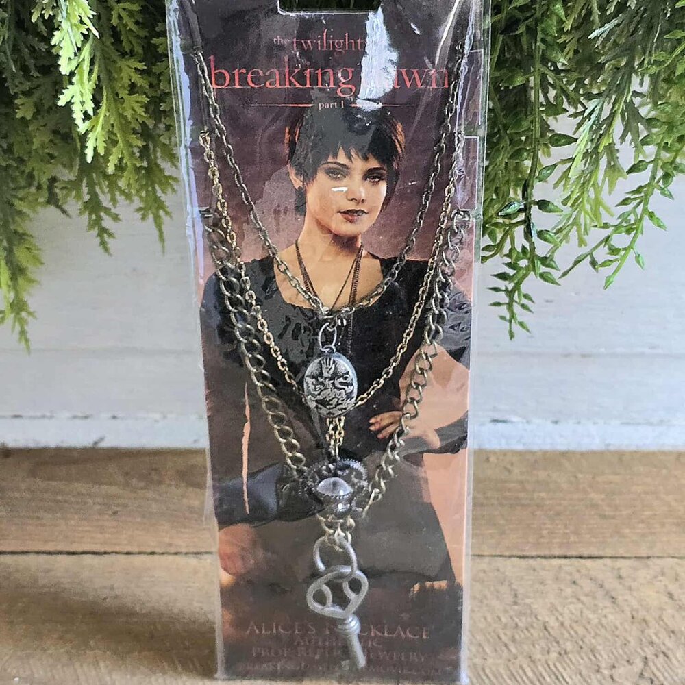 2011 Twilight Saga Breaking Dawn Part 2 Alice Cullen Prop Replica Necklace